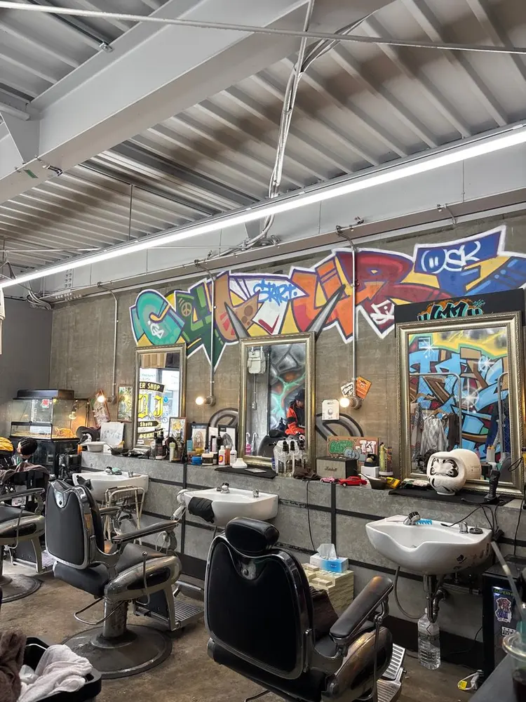 JBJ BARBER SHOPの内観・外観1