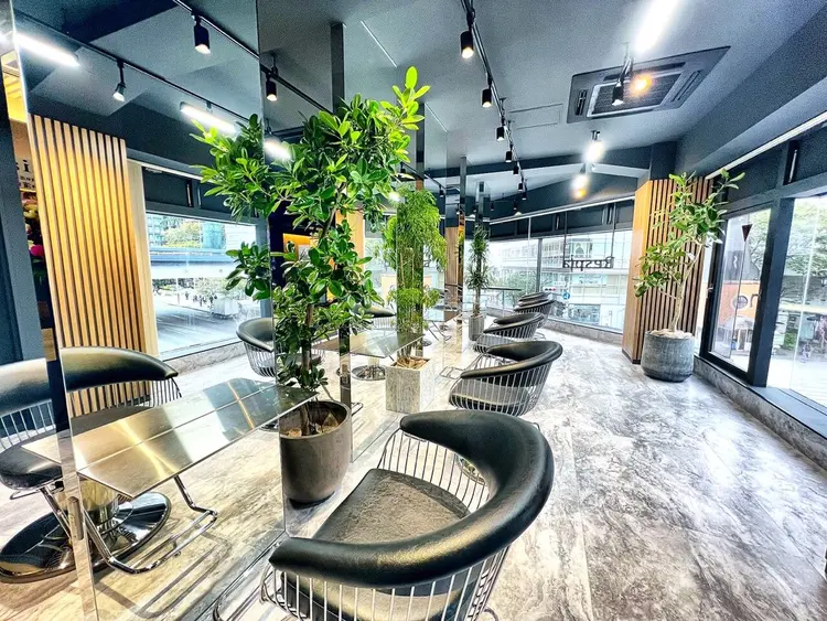 respia 銀座中央通り店の内観・外観3