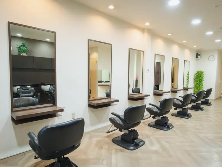 美容室マリオネットの内観・外観2