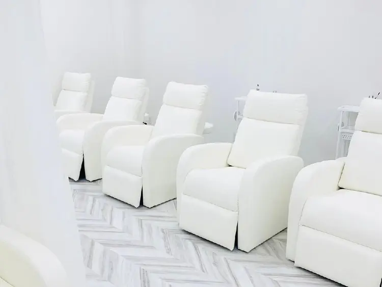 mera 千葉駅前店の内観・外観1