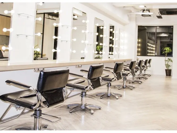 BRAVE柏東口店の内観・外観1