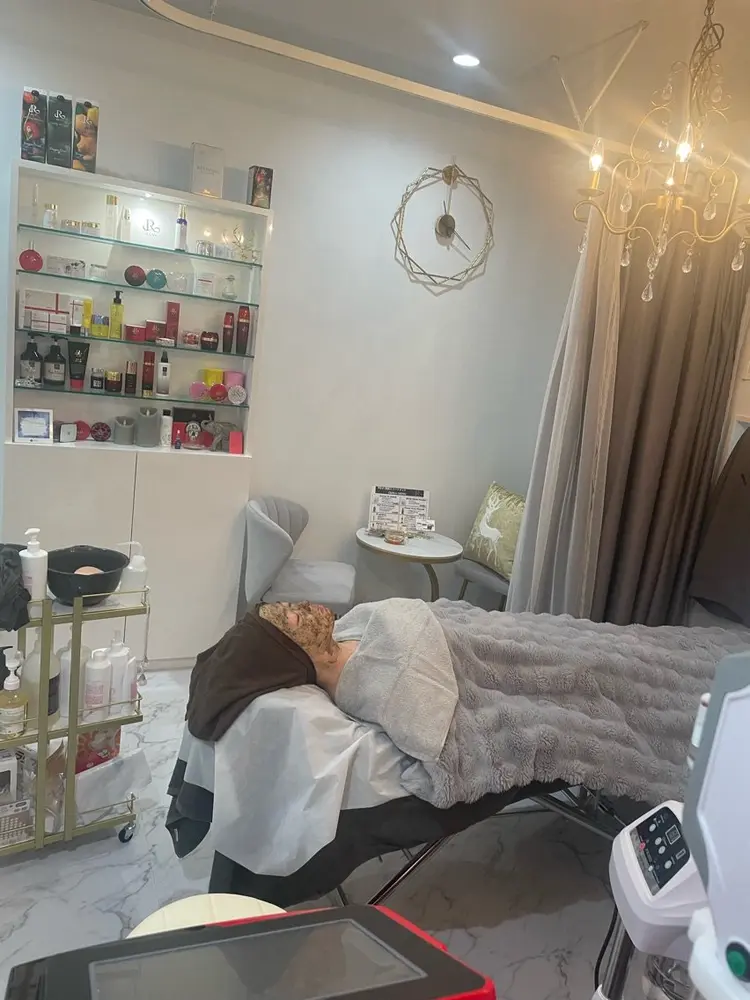 Refre【福岡春日市エステ/REVIハーブピーリング・脱毛・光フェイシャル専門店】の内観・外観3