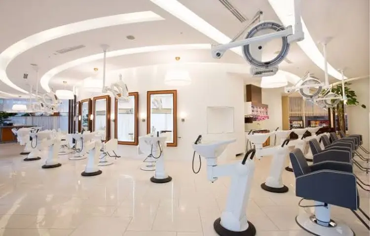 カキモトアームズ新宿店の内観・外観2