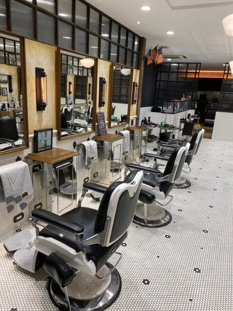 LUDLOW BROS 吉祥寺の内観・外観1