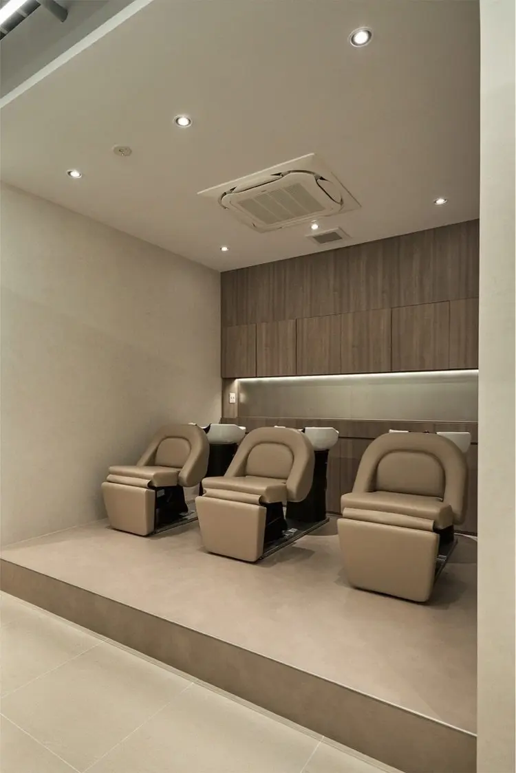 SALOWIN　原宿 ALLEY店の内観・外観1