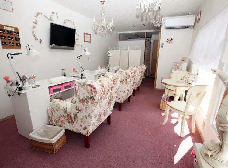 ジュジュネイルの内観・外観1