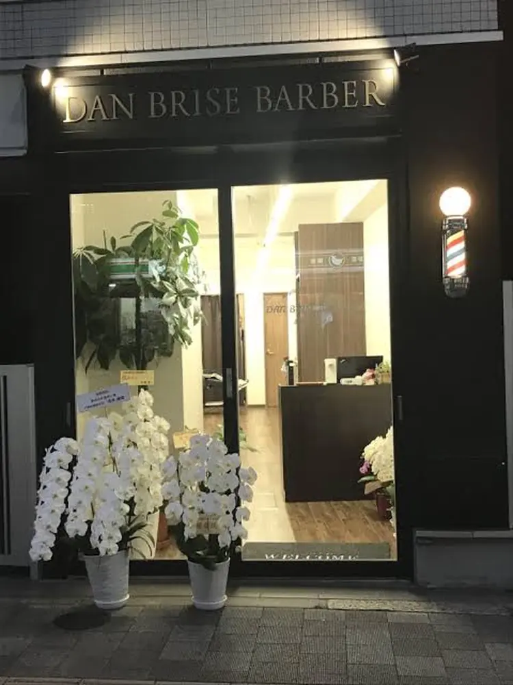 DAN BRISE BARBERの内観・外観1
