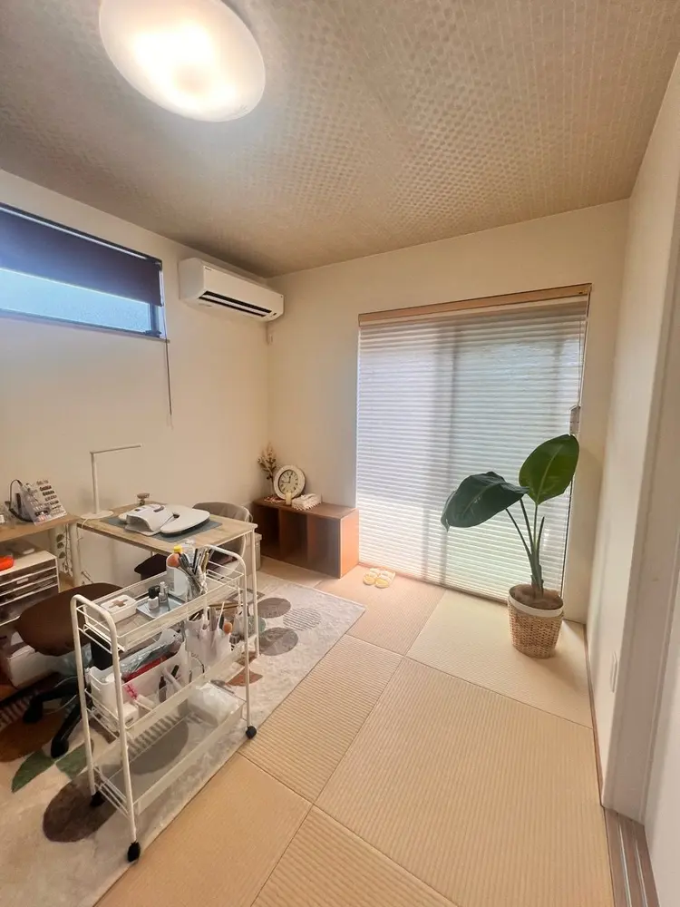 nails  by kanaの内観・外観1