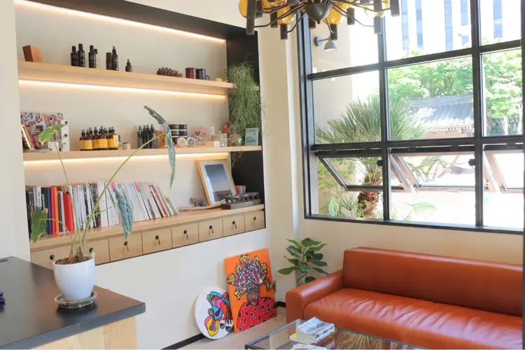 SHELの内観・外観2