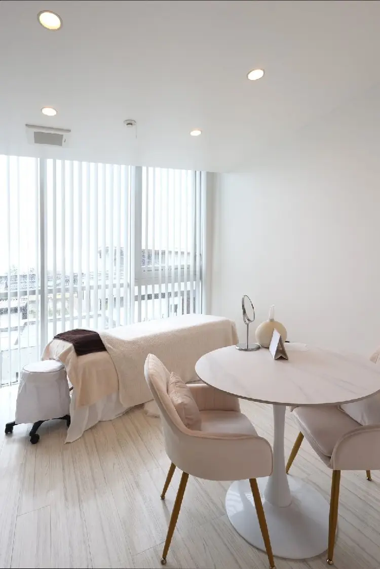 クリームの内観・外観2