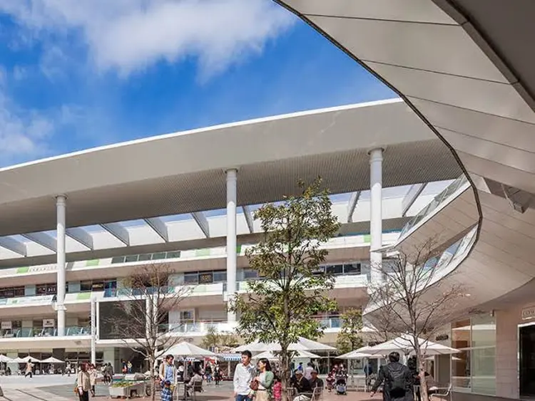 カキモトアームズ新宿店の内観・外観1