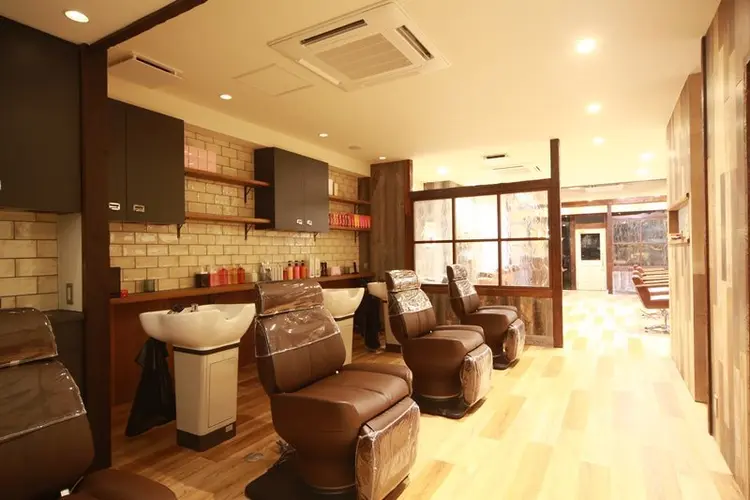 美容室Saku馬橋店の内観・外観2