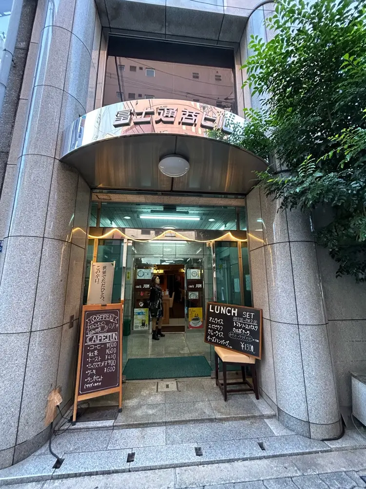 アイブロウ専門店CROWNの内観・外観2