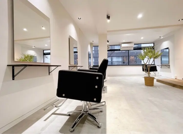 KINIの内観・外観1