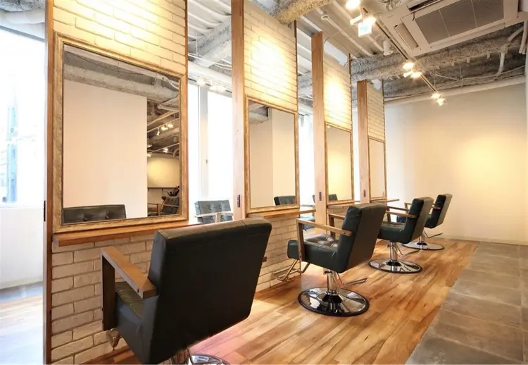 Cecil hair 福岡天神店の内観・外観2