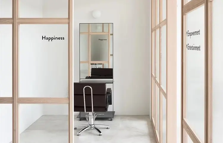 SALOWIN原宿ash店の内観・外観1