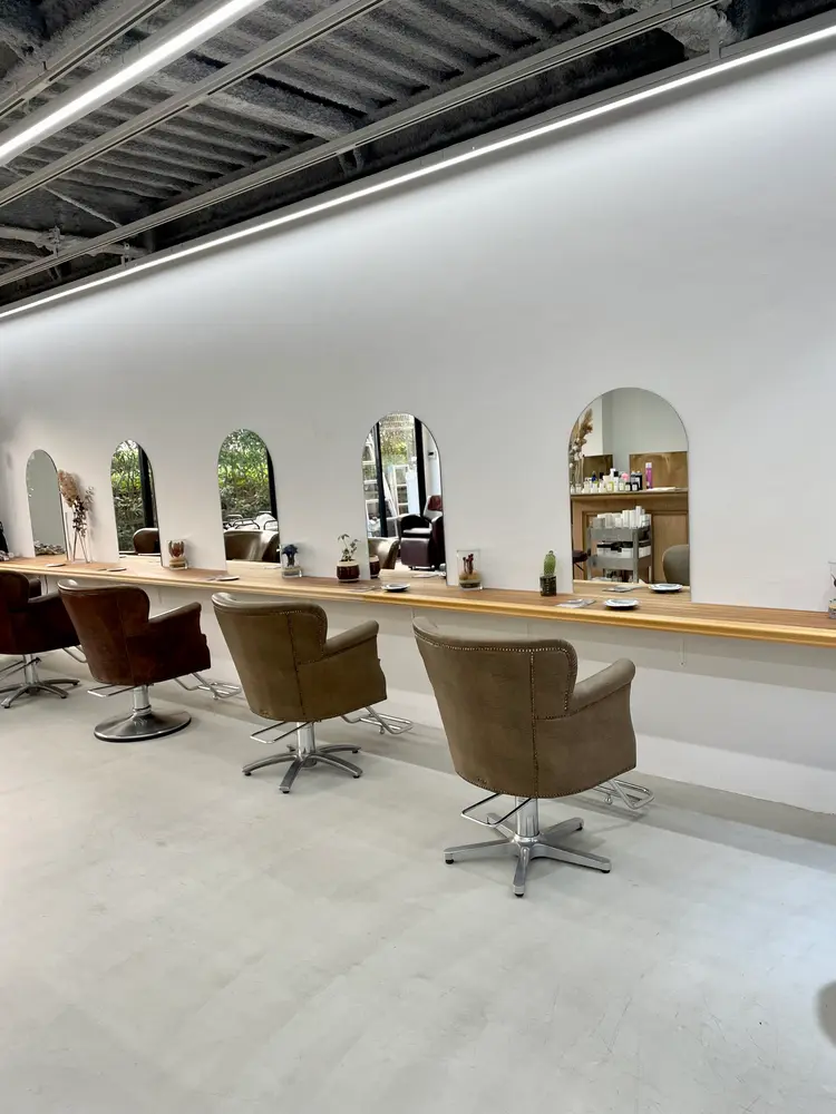 esu 心斎橋店の内観・外観2