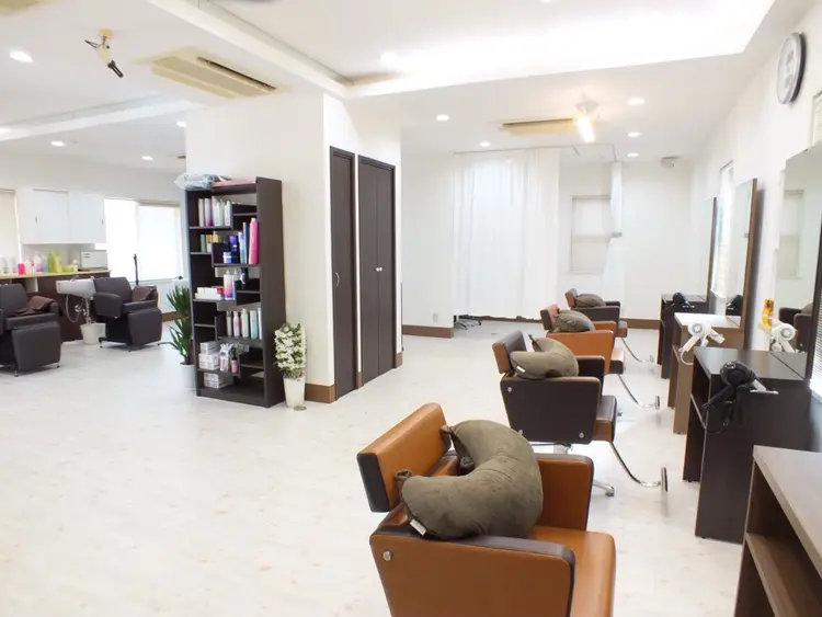 Hair  Renovation FRONTIERの内観・外観1