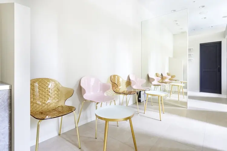 髪質改善カラーと縮毛矯正/Vel(ベル)新宿店の内観・外観2