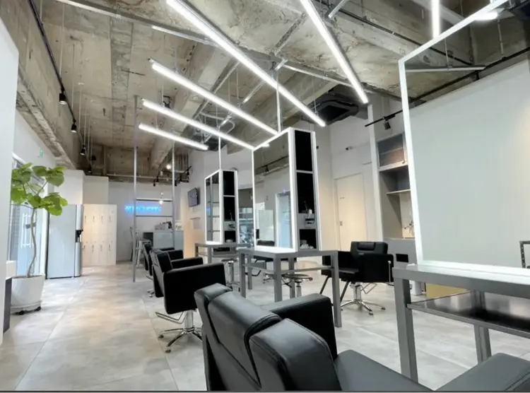 MENS FEEL 東梅田店の内観・外観1