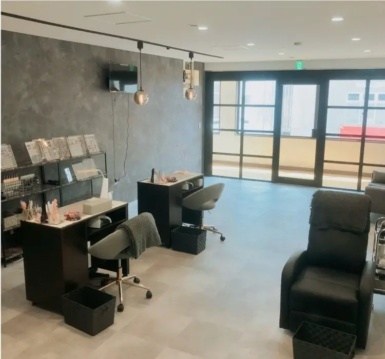 Rairia nailの内観・外観1