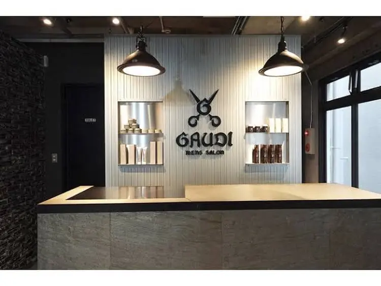 men's salon gaudi 高槻店の内観・外観2