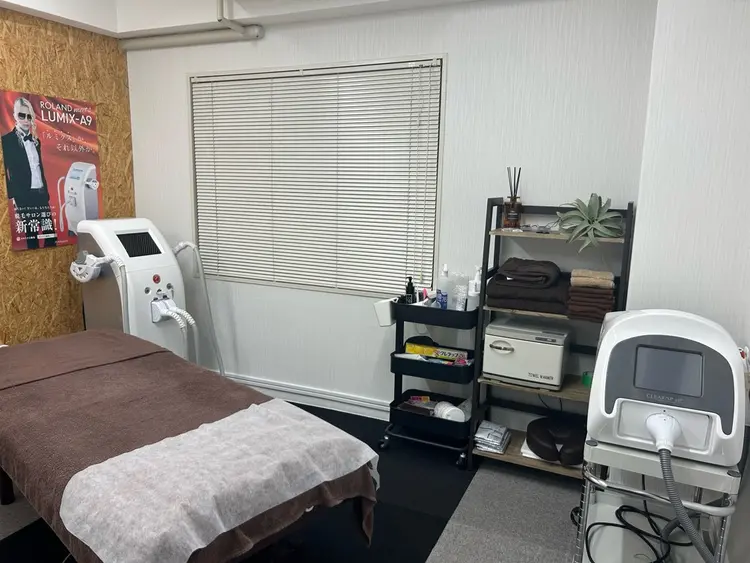 メンズ&レディース脱毛専門サロンBRIDGEの内観・外観2