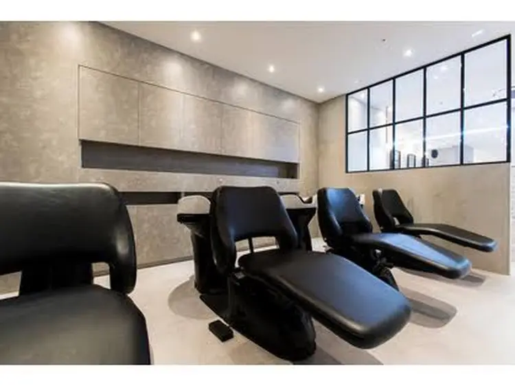 La fith hair vail 梅田店【ラフィス　ヘアー　ヴェイル】の内観・外観1