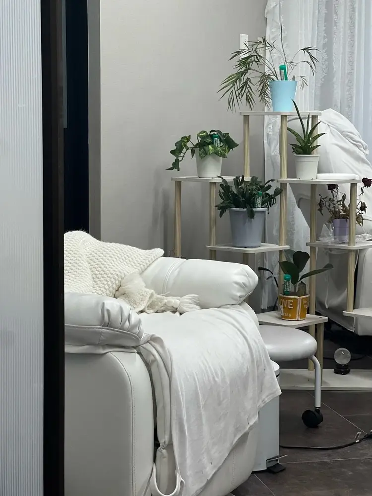 EN nailsalonの内観・外観2