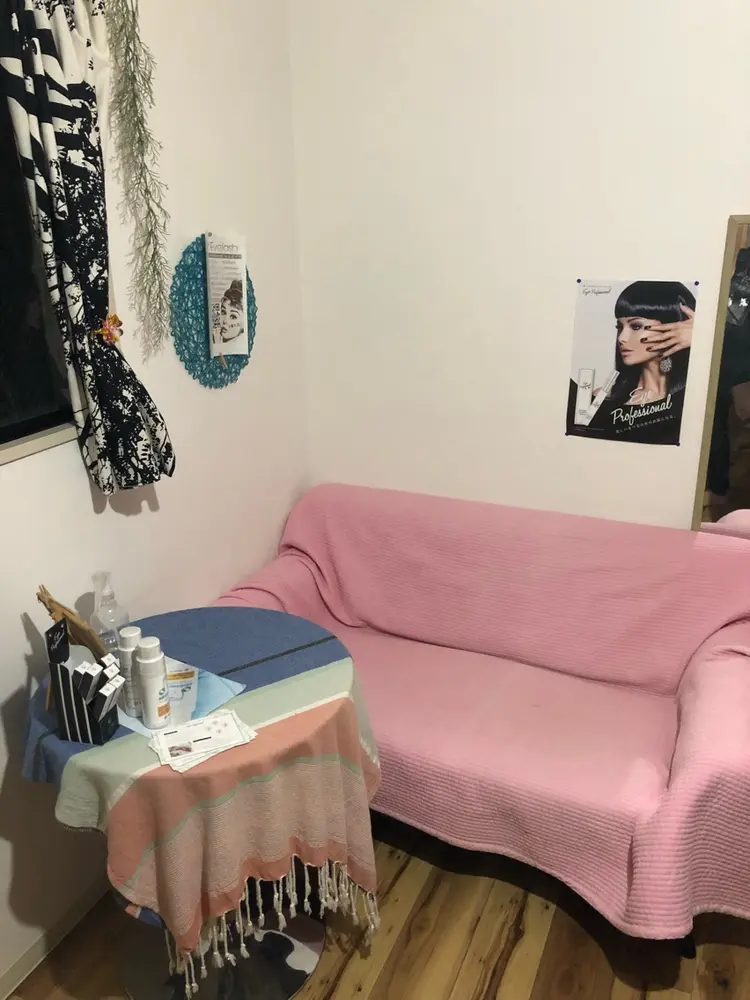 Topaz   eyelash salonの内観・外観1