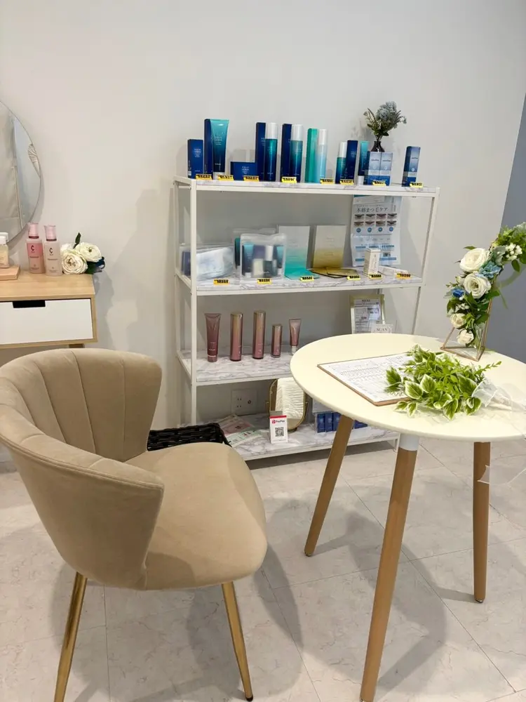 Floresの内観・外観1