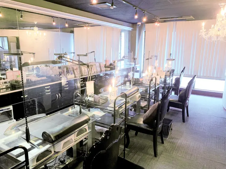 nail salon　SyiSyu 梅田店の内観・外観2