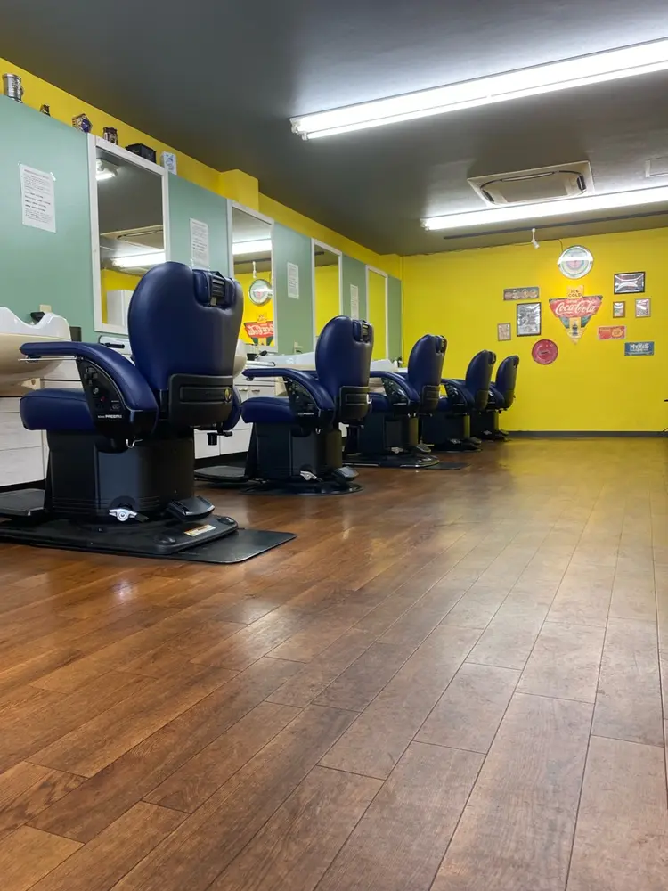 FREEDOM BARBER&CO.の内観・外観2
