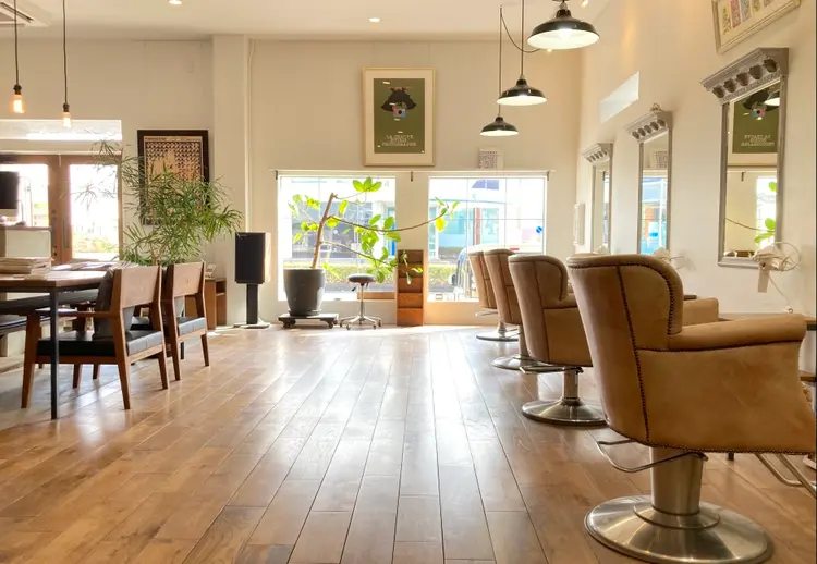 Nina by Babylone 佐鳴台店（ニナバイバビロン）の内観・外観2