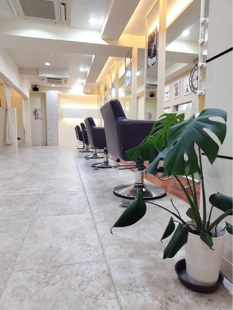 VENIRE古川店の内観・外観1