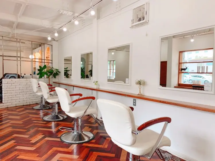 hair and makeup mopaの内観・外観2