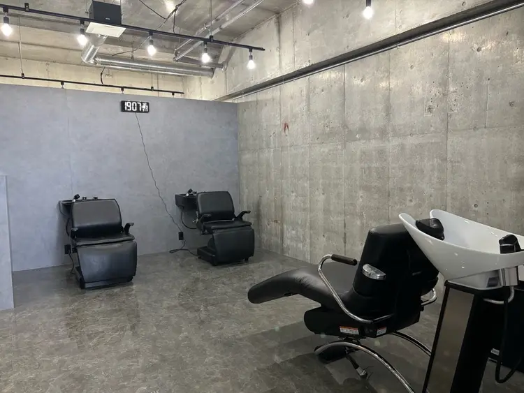 REI men's salonの内観・外観2