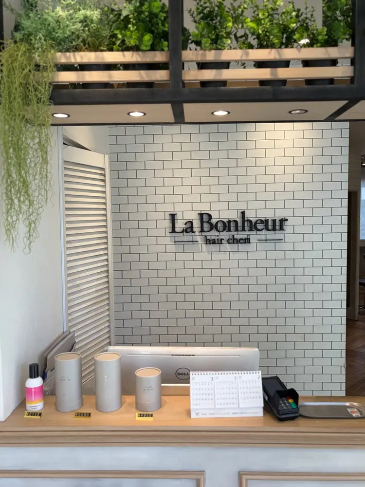 La Bonheur hair cheri久喜店の内観・外観1
