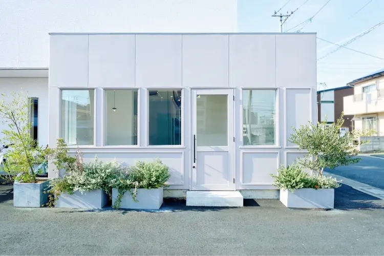 LIL HAIR&SMILE新浜店の内観・外観1