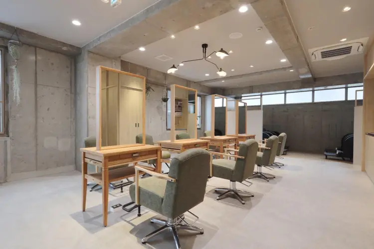 リリーラッシュ立川店の内観・外観1