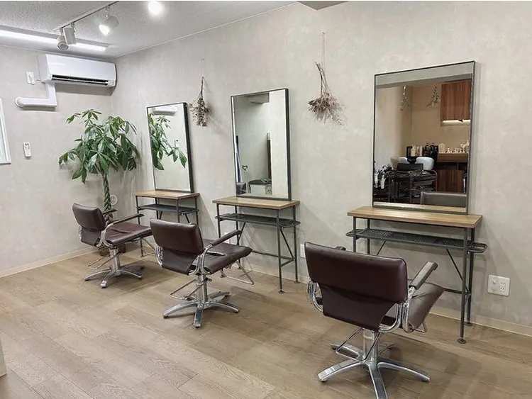 BASE HAIR DESIGN【ベースヘアーデザイン】の内観・外観1