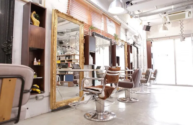 BRIDGEの内観・外観1