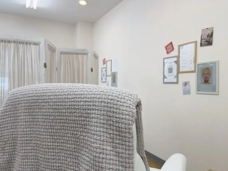 WHITE EYE  成田店の内観・外観2