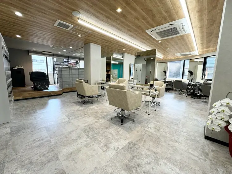 A BY WHO(エーバイフー)江坂店の内観・外観2