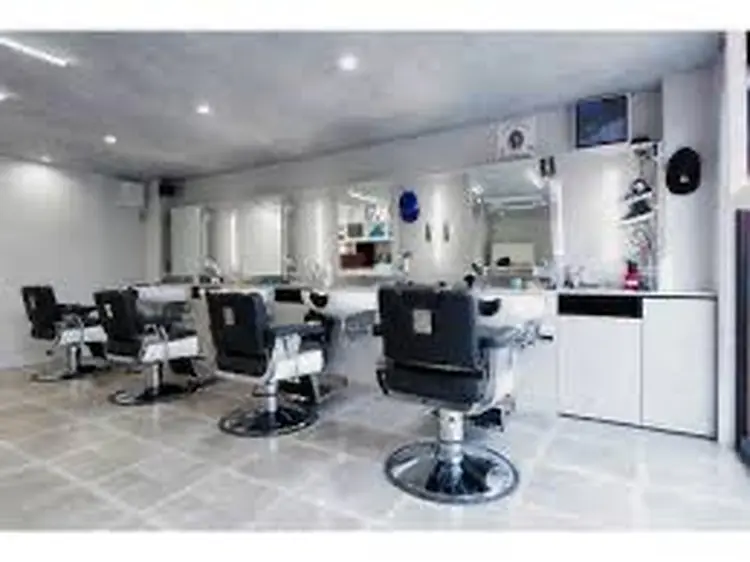 FADE&LINE登戸店の内観・外観2