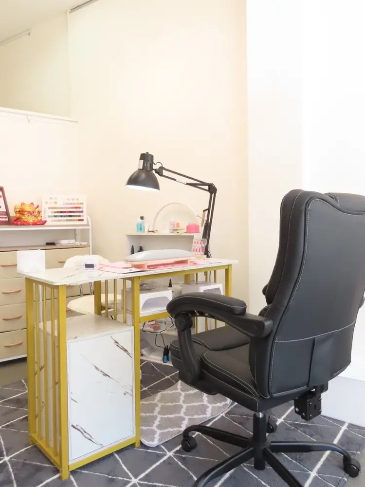 RURIネイルの内観・外観2