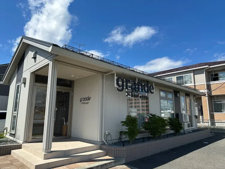 grande hair&spaの内観・外観1