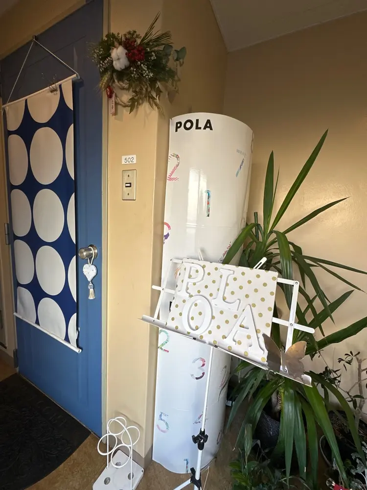 POLA 1stの内観・外観1