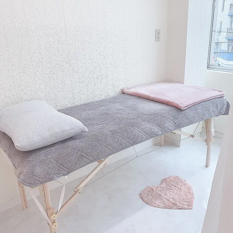 Le'a first 西梅田店の内観・外観1