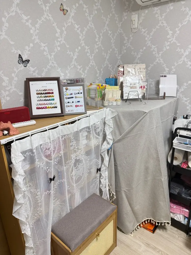 EE.Nailの内観・外観1